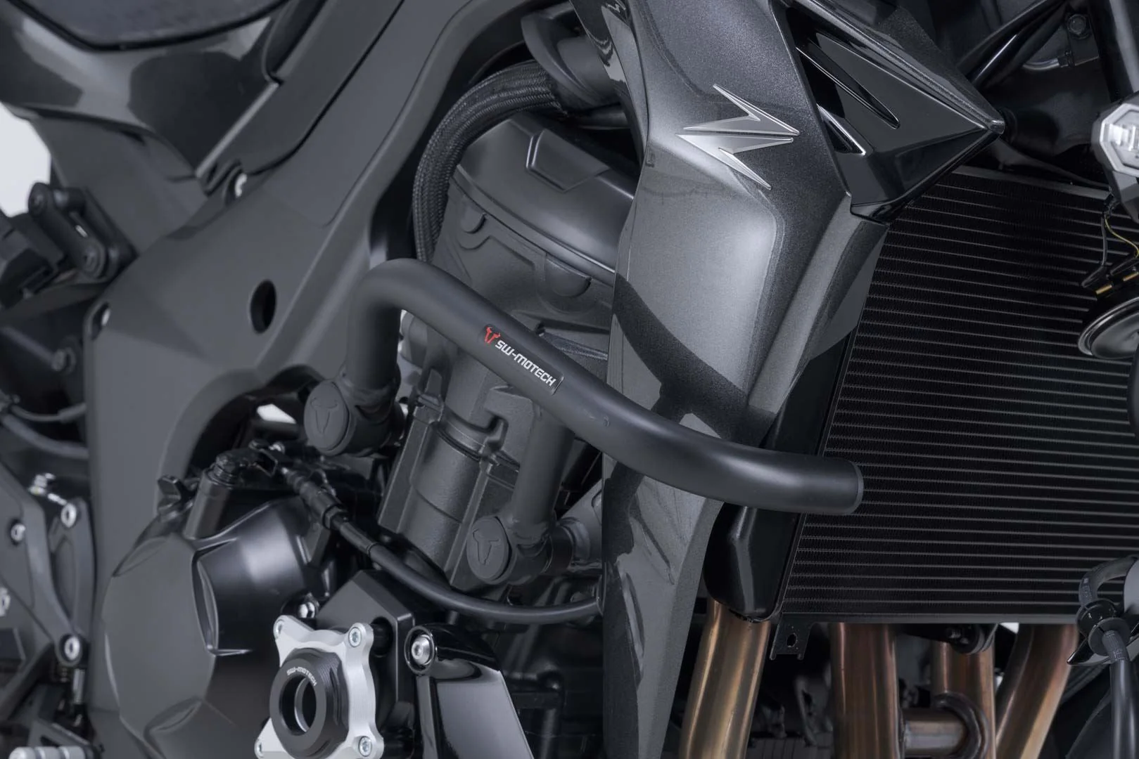 Crash bar Black. Kawasaki Z1100 (25-).