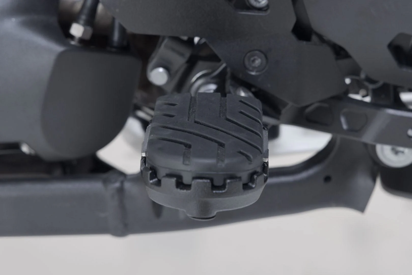 ION footrest kit Black. Bike-specific. - Image 4
