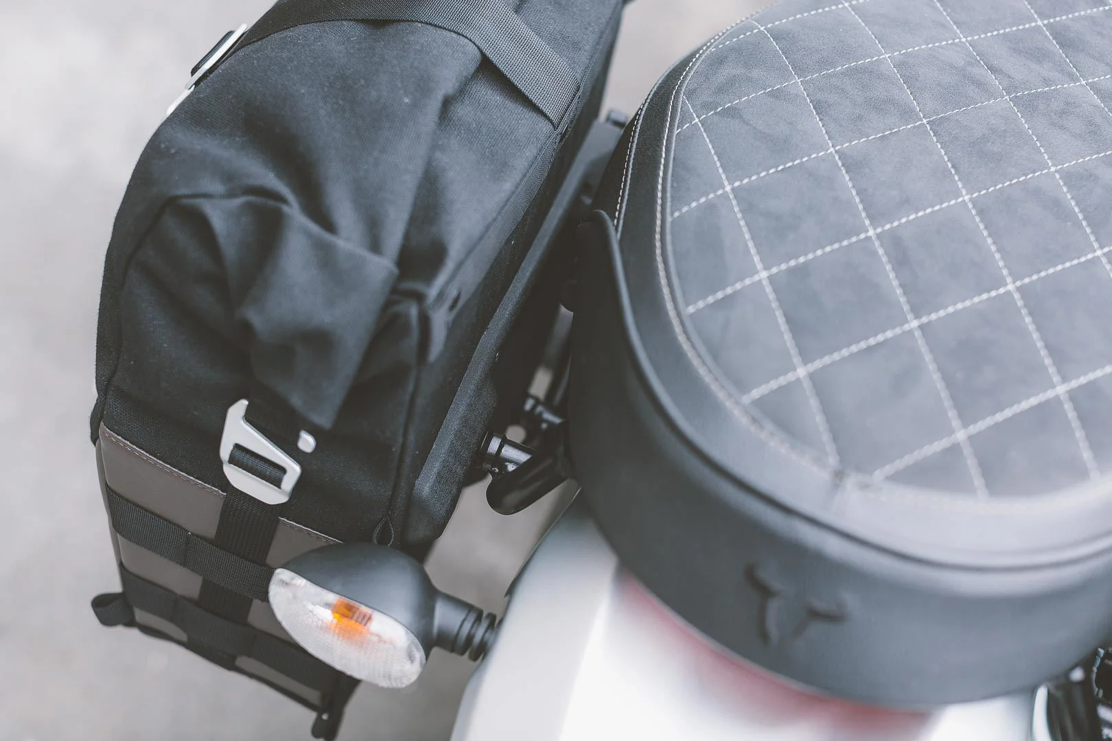 Legend Gear Side Bag LC2 - 13.5 litre For right SLC Side Carrier Black Edition - Image 3