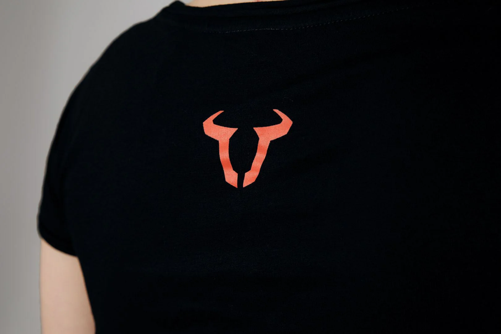 T-Shirt Core Line. Black. Women. Size M. - Image 3