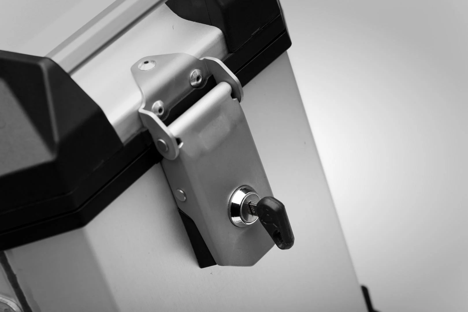 TRAX ADV M Side Case Aluminum 37 litre Right Silver - Image 3